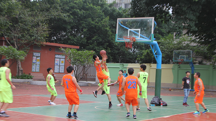 厲害了我的籃球男神  引得無(wú)數(shù)球迷競(jìng)折腰 ——第二屆“銀通杯”男子籃球聯(lián)賽圓滿(mǎn)成功